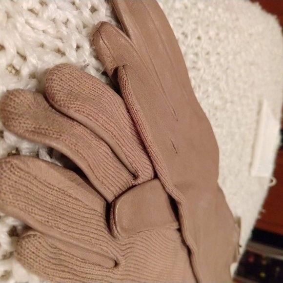 Ann Taylor Gloves - Picture 5 of 5